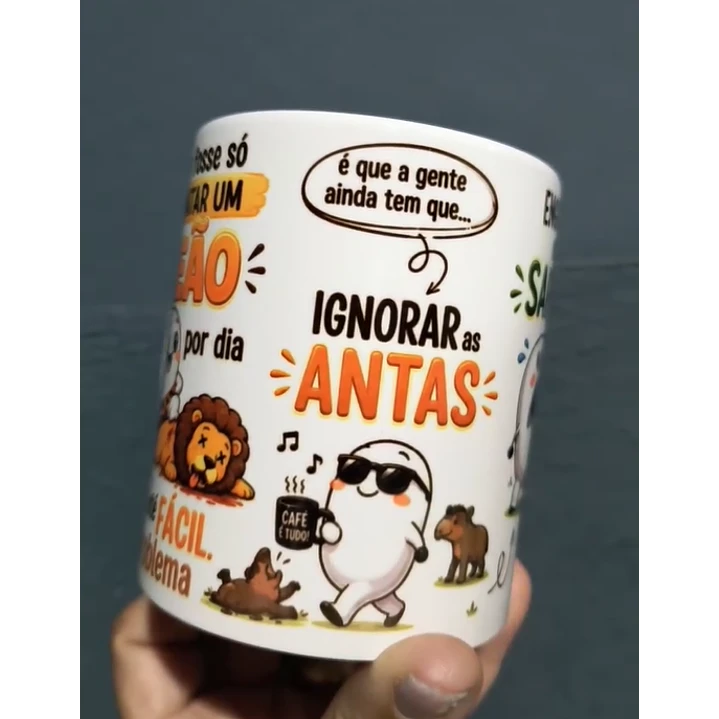 Artes para Caneca se fosse só MATAR UM LEÃO por dia tava até FÁCIL. O problema é que a gente ainda tem que..., IGNORAR as ANTAS, ENGOLIR OS SAPOS, DESVIAR das COBRAS Arquivo em Png 2