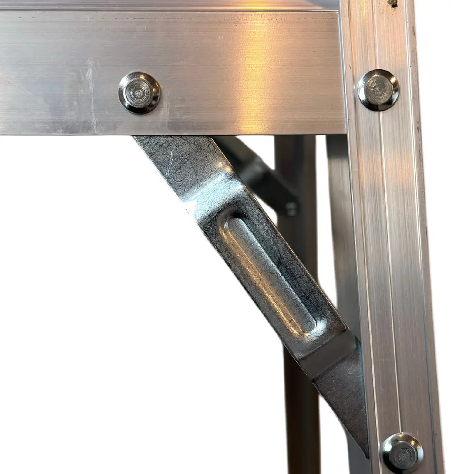 ESCALERA DE ALUMINIO TIJERA 1,44 METROS / 5 PELDAÑOS 9