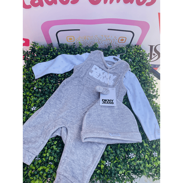 Conjunto DNKY de bebé