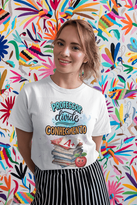 T-shirt Professor “Divide Conhecimento” – Livros & A+