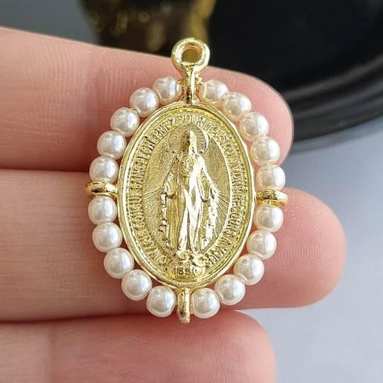 VIRGEN DE LOS RAYOS CON PERLAS 35MM ORO