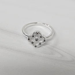 ANILLO TRÉBOL BORDE CIRCÓN TALLA 9 (EUROPEA) ENCH.PLATA