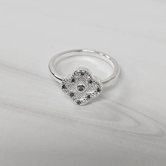 ANILLO TRÉBOL BORDE CIRCÓN TALLA 12 (EUROPEA) ENCH.PLATA