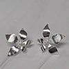 AROS FLOR PETALOS IRREGULAR 33MM ENCH.PLATA