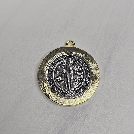 COLGANTE SAN BENITO E. DE ORO Y E. DE PLATA ENVEJECIDA 30MM