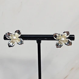 AROS 4 PETALOS PERLA 18MM ENCH.PLATA