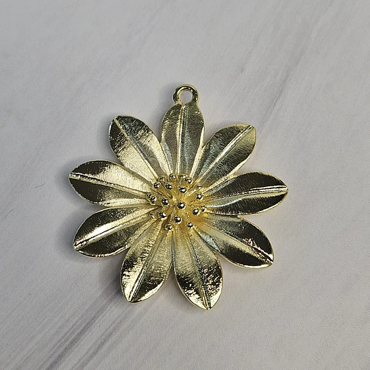 COLGANTE FLOR MANZANILLA 35MM ENCH.ORO