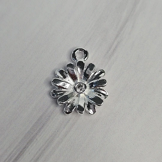 COLGANTE FLOR MARGARITA CIRCÓN 11MM ENCH.PLATA