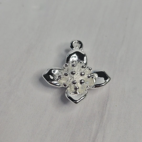COLGANTE FLOR DE CIRUELO 20MM ENCH.PLATA