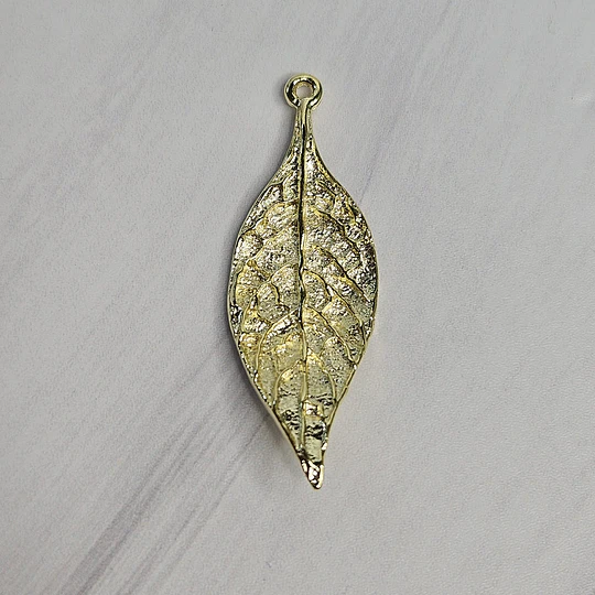 COLGANTE HOJA TEXTURIZADA 41MM ENCH.ORO