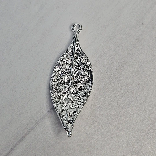 COLGANTE HOJA TEXTURIZADA 41MM ENCH.PLATA