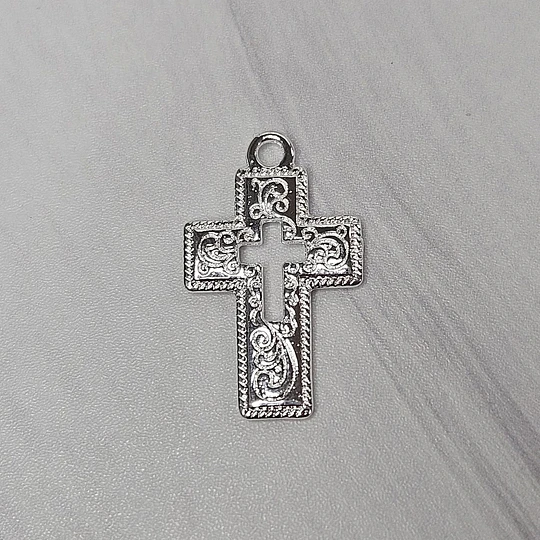 COLGANTE CRUZ RELIEVE 20MM ENCH.PLATA