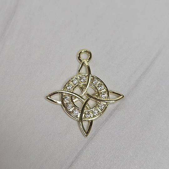 COLGANTE NUDO DE BRUJA 25MM CIRCÓN ENCH.ORO