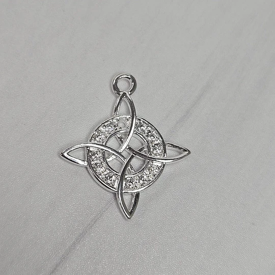 COLGANTE NUDO DE BRUJA 25MM CIRCÓN ENCH.PLATA