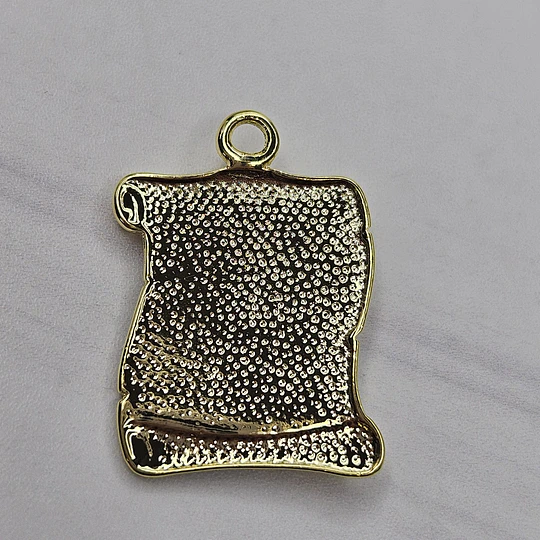 COLGANTE PERGAMINO CRISTO 23MM ENCH.ORO