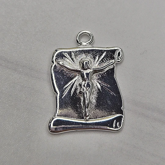 COLGANTE PERGAMINO CRISTO 23MM ENCH.PLATA