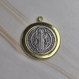 COLGANTE SAN BENITO E. DE ORO Y E. DE PLATA ENVEJECIDA 30MM