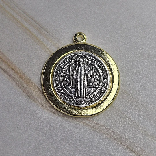 COLGANTE SAN BENITO E. DE ORO Y E. DE PLATA ENVEJECIDA 30MM