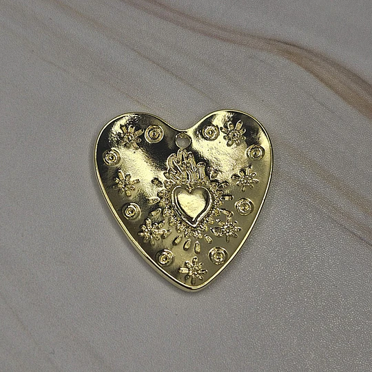 COLGANTE CORAZÓN DETENTE RELIEVES 26MM ENCH.ORO