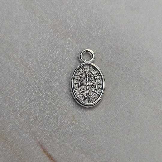 MINI MEDALLA OVALADA SAN BENITO 12MM ENCH.PLATA