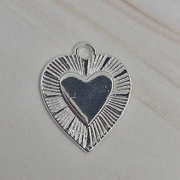 COLGANTE CORAZÓN TALLADO 21MM ENCH.PLATA