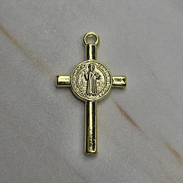 COLGANTE CRUZ SAN BENITO 23MM ENCH.ORO