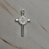 COLGANTE CRUZ SAN BENITO 23MM ENCH.PLATA