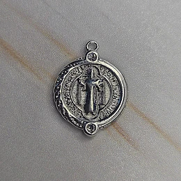 COLGANTE SAN BENITO CIRCÓN 28MM ENCH.PLATA