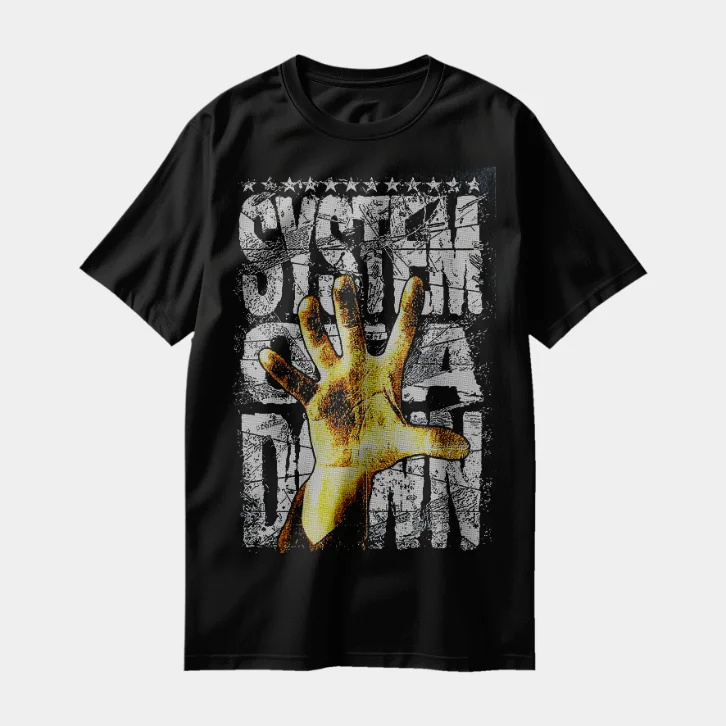 Polera blanca estampada colgada