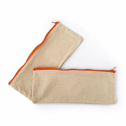 Estuche simple de crea algodón . Cierre color Naranjo (24x10 cm.)