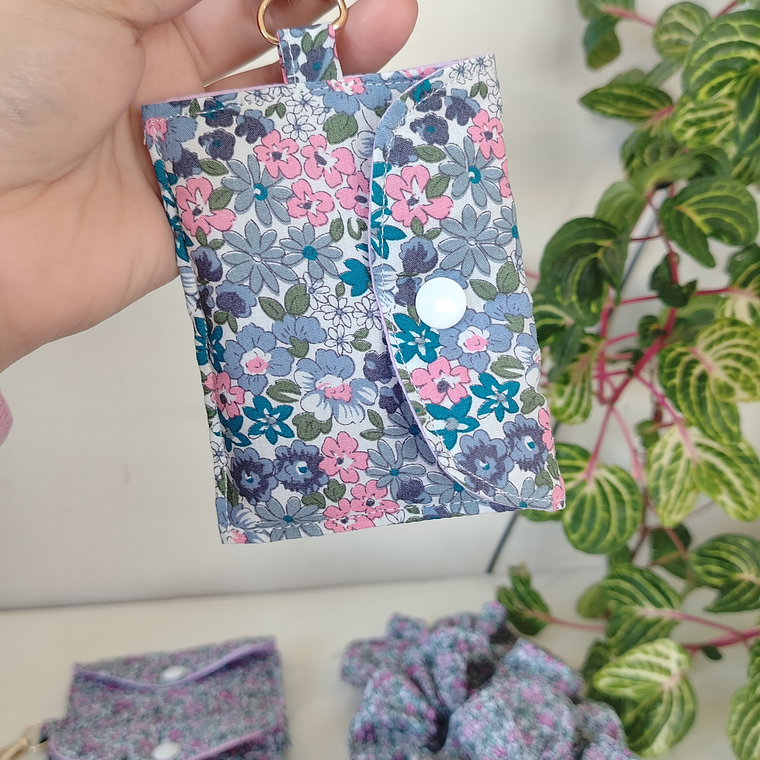 Tarjetero con broche 1