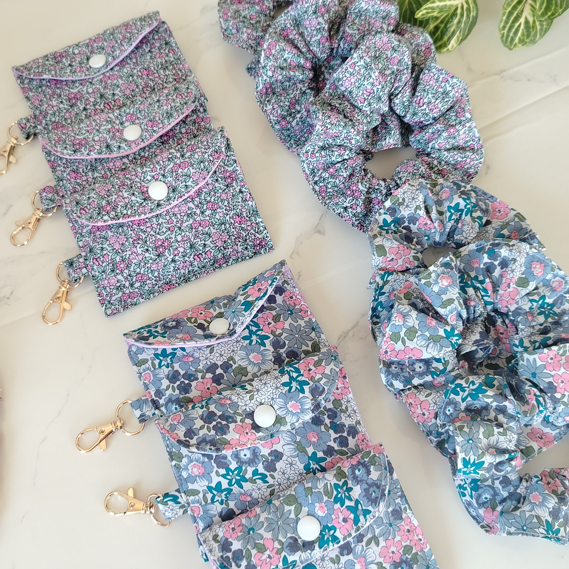 Tarjetero con broche 5