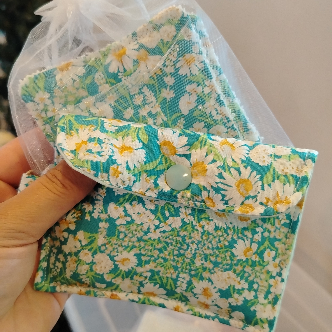 Tarjetero con broche 3