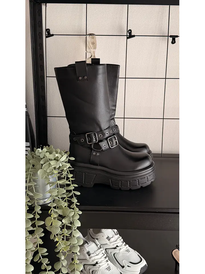 Botas altas suel negro Mila 3
