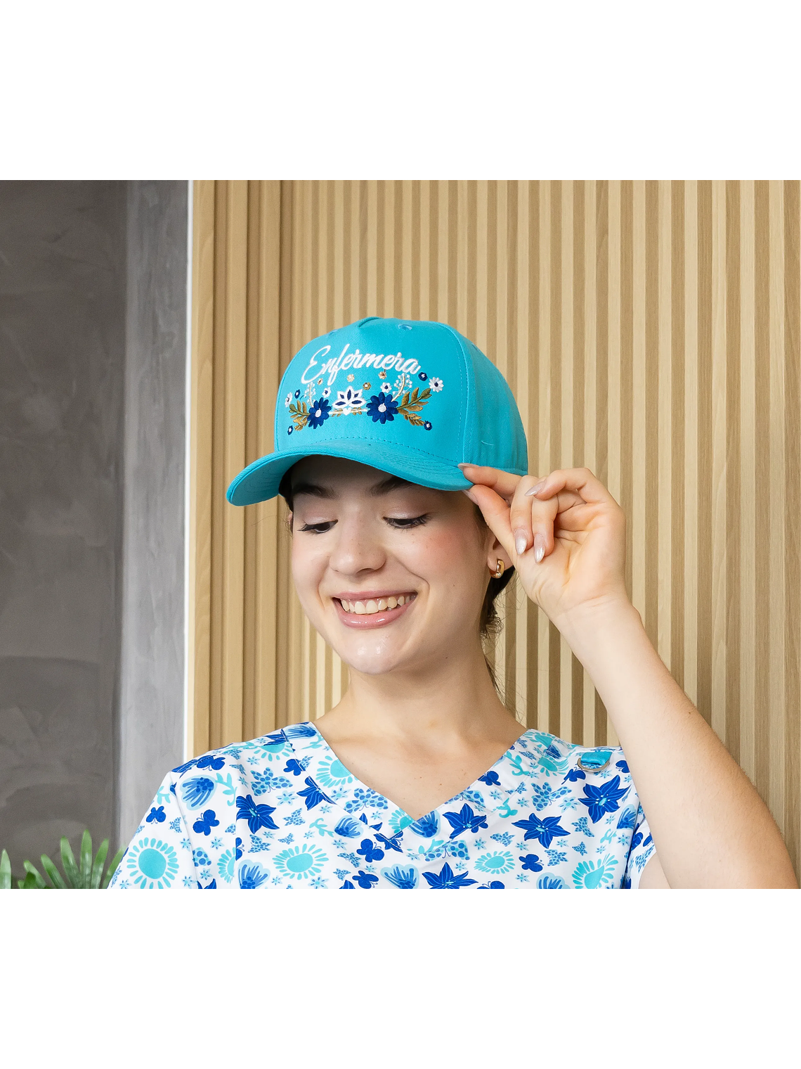 GORRA CON BORDADO EXCLUSIVO 1