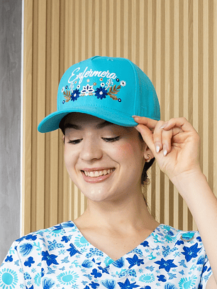 GORRA CON BORDADO EXCLUSIVO