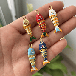 Colgante de Pez Mediano Esmaltado con baño de oro 18k