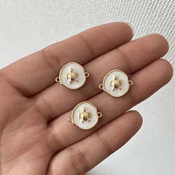 Conector Tortuga Esmaltado Blanco | Baño de oro 18k