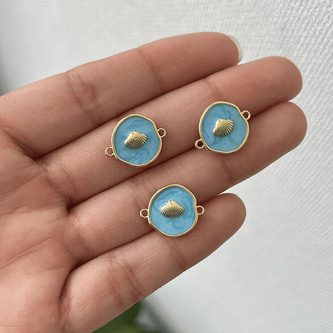 Conector Almeja Esmaltado Celeste | Baño de oro 18k