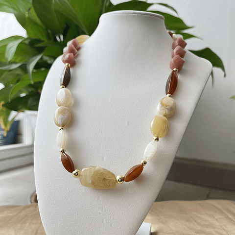 Collar Acrílico Tonos Beige