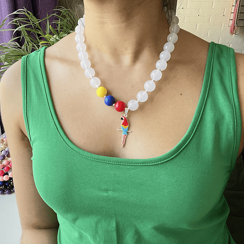 Collar Acrilico Con Guacamaya 