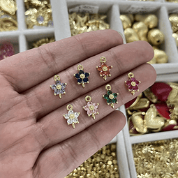Conector Flor Pequeña Con Circonita Cubica | Baño de oro 18k