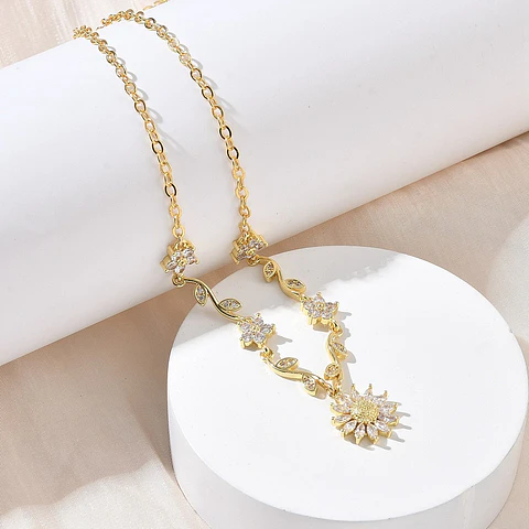 Collar de Girasol con circones | Baño de oro 18k