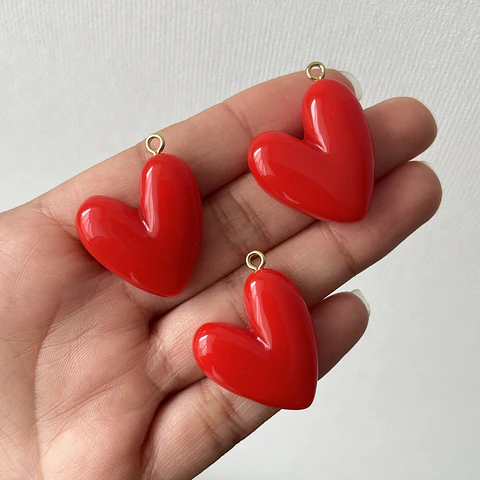 Colgante Corazón de Acrílico Rojo con Gancho en baño de oro 18k