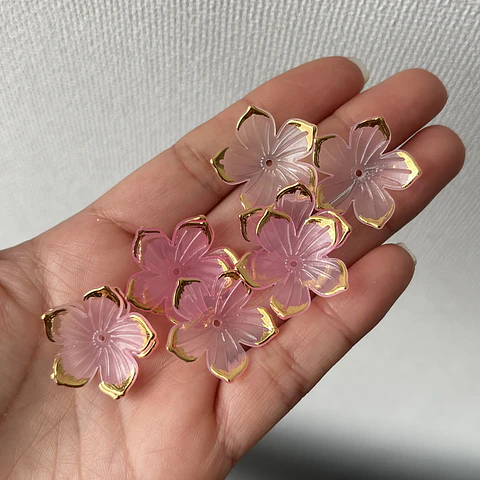 Flor de Acrílico con borde dorado