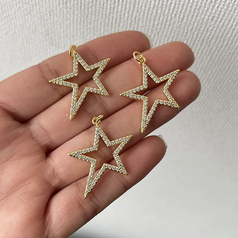 Colgante de Estrella Hueca con circones | Baño de oro 18k