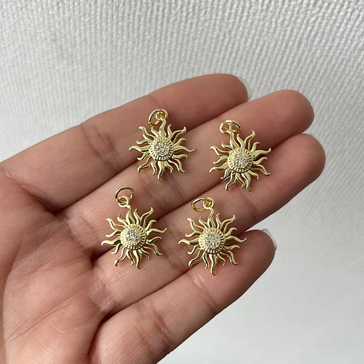 Colgante de Sol Con Circones | Baño de oro 18k