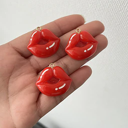 Colgante Labio de Resina 