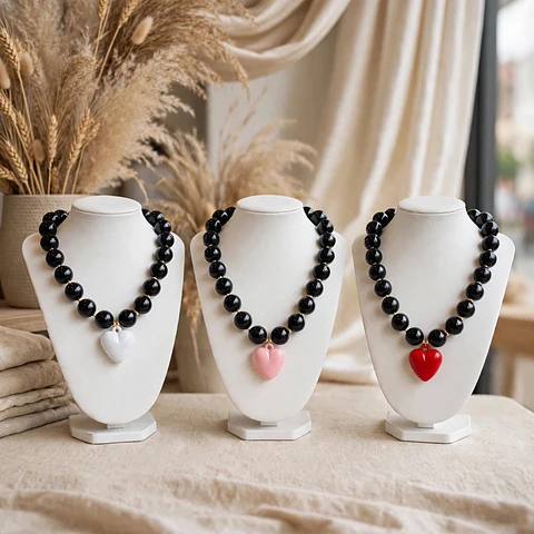 Collares de Acrilico con Corazones 