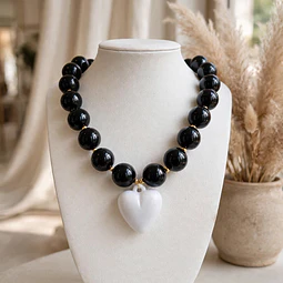  Collares de Acrilico con Corazones 